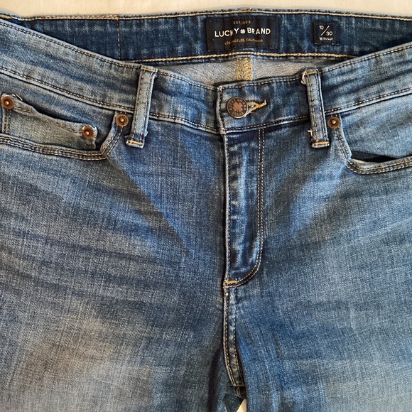 Lucky Brand Sweet Straight Jeans mid rise medium fade raw hem Size 10 / 30 - Picture 4 of 14
